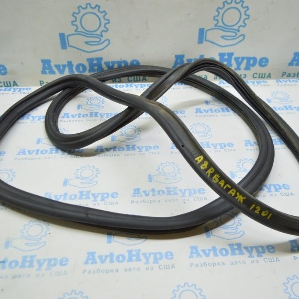 Уплотнитель крышки багажника Audi A8 D4 10-17 4H0827705B