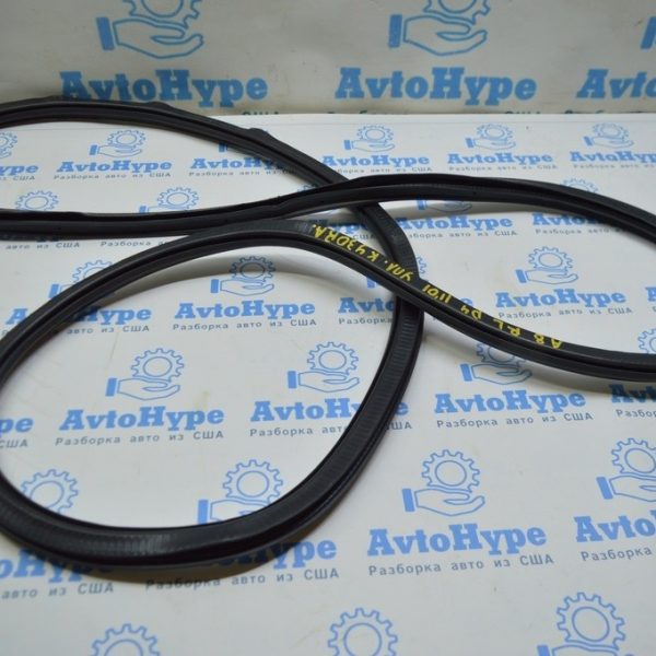 Уплотнитель дверного проема зад лев Audi A8 D4 10-17 Long 4H4833721G