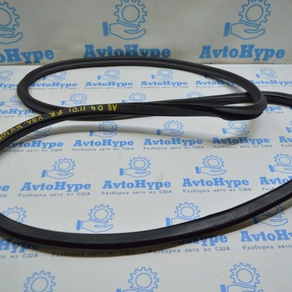 Уплотнитель дверного проема перед прав Audi A8 D4 10-17 4H0831721G