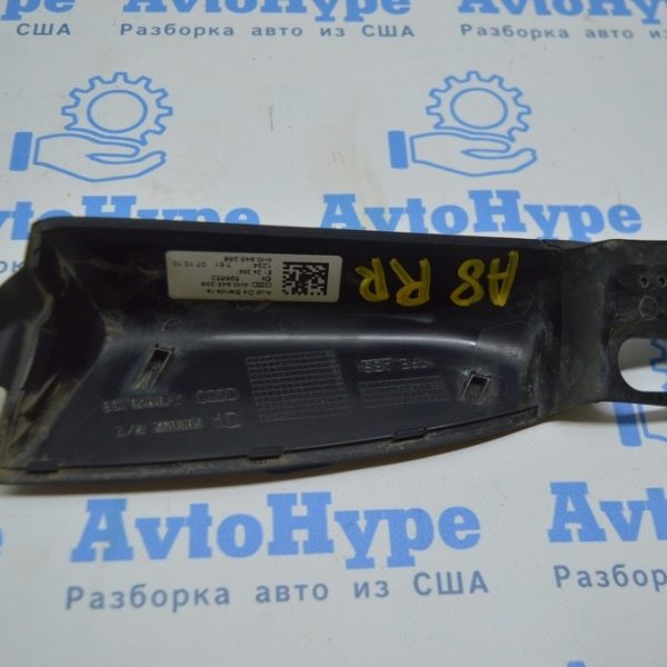 Накладка заднего фонаря правая на крышке Audi A8 D4 10-14 4H0945256