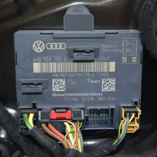 Компьютер двери зад лев Audi A8 D4 10-17 4h0959795a