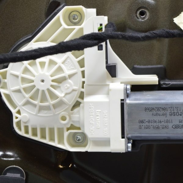 Стеклоподъемник с мотором зад прав Audi A8 D4 10-17 4H0839462C