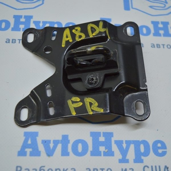 Крюк замка капота (на капоте) правый Audi A8 D4 10-17 4h0823186d