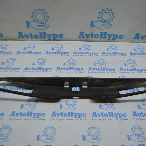 Дефлектор радиатора верхний 4.2 Audi A8 D4 10-17 4H0121333C