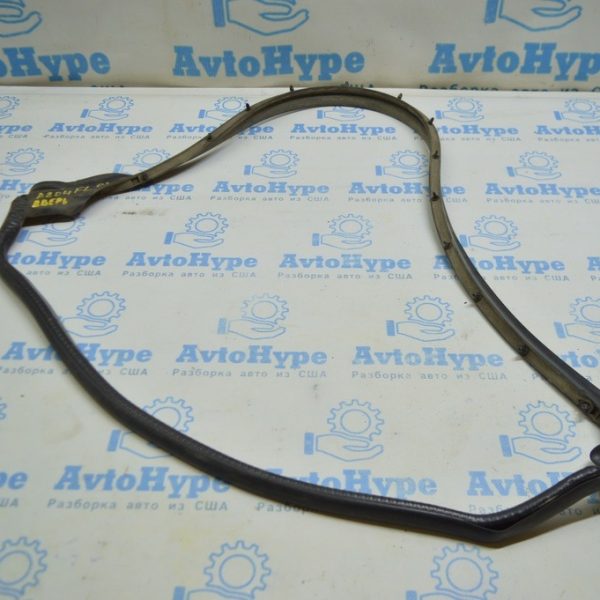 Уплотнитель двери перед лев Audi A8 D4 10-17 второй