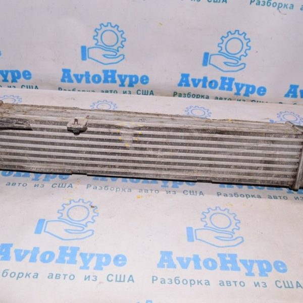 Интеркуллер HYUNDAI ELANTRA AD 17-1.4 (01) прижат немного 28270-03000