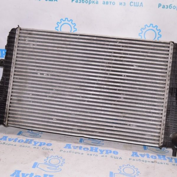 Интеркулер VW Tiguan 09-17 (05) деф.1 крепления и маленькая трещинка в этом месте 3C0145805R