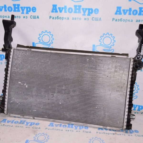 Радиатор охлаждения (вода) Ford Mustang mk6 15- 2.3T деф.(01) прижало пропелером дырка в пласт FR3Z-8005-D