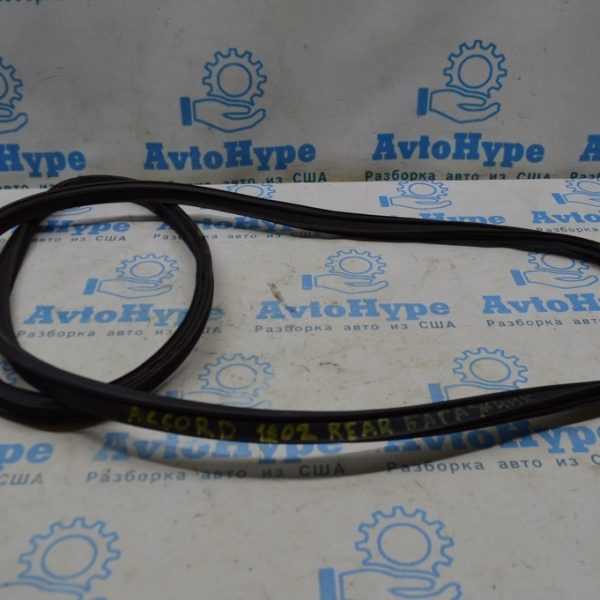 Уплотнитель крышки багажника Honda Accord 18- 74865-TVA-A01