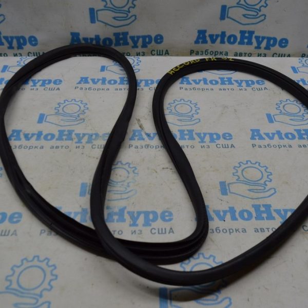 Уплотнитель дверного проема перед прав Honda Accord 18- 72315-TVA-A01