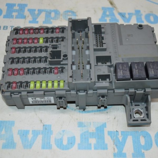 Блок предохранителей подторпедный Honda Accord 18- (02) 38200-TVA-A000