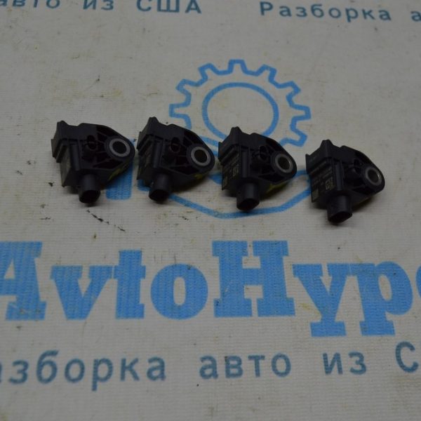 Датчик подушки безопасности задний прав Honda Accord 18- 77970-TVA-C010-M4