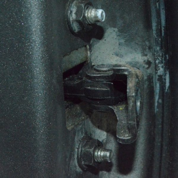 Ограничитель двери перед лев Toyota Avalon 05-12 68620-AC020