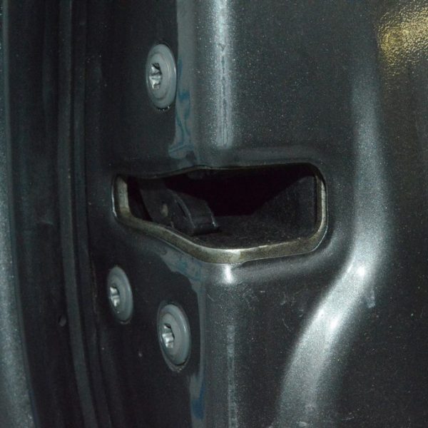 Замок двери перед лев Toyota Avalon 05-12 69040-AC070