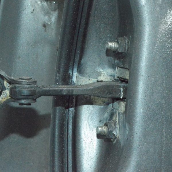 Ограничитель двери перед прав Toyota Avalon 05-12 68610-AC020