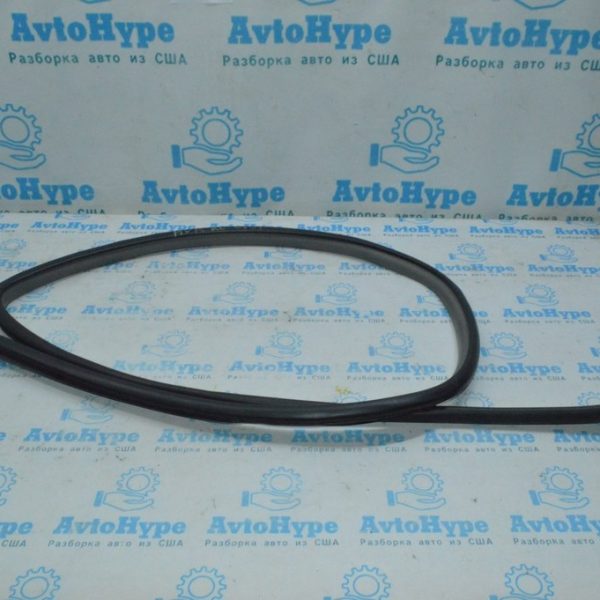 Уплотнитель дверного проема зад лев Toyota Avalon 05-12 62331-AC071-B1