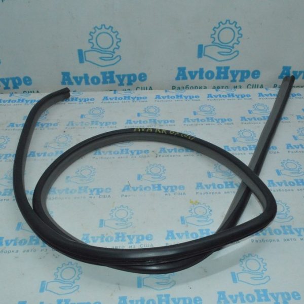 Уплотнитель дверного проема зад прав Toyota Avalon 05-12 62331-AC071-B1