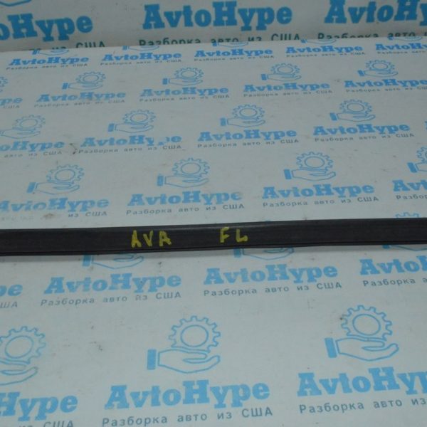 Уплотнитель капота левый Toyota Avalon 05-12