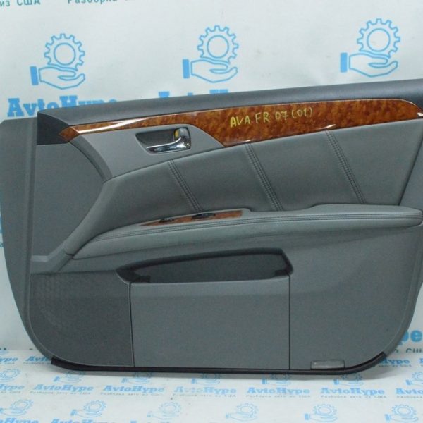 Обшивка двери (карточка) перед прав Toyota Avalon 05-12 серая с коричн.деревом (01) 67610-AC220-B1