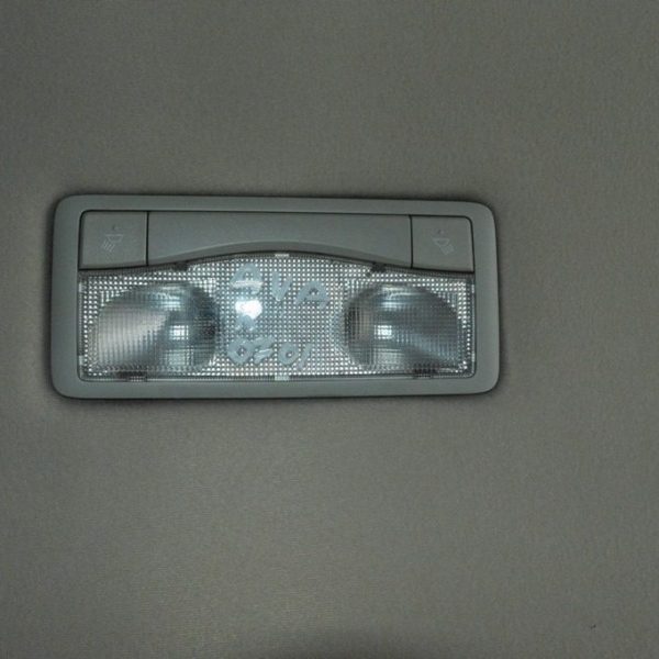 Плафон освещения пассажир Toyota Avalon серый 05-12 81250-AC030-B1