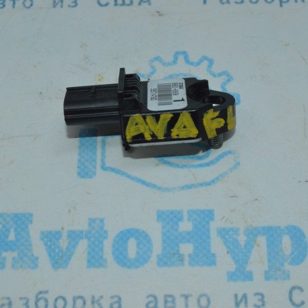 Датчик подушки безопасности перед прав Toyota Avalon 05-12 89831-02032