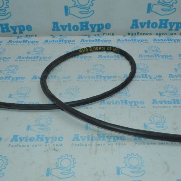 Уплотнитель порога правый Toyota Avalon 05-12