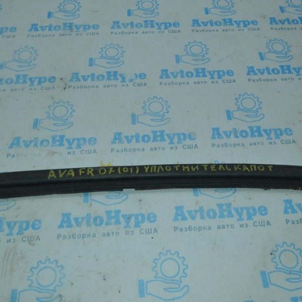 Уплотнитель капота Toyota Avalon 05-12