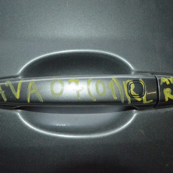 Заглушка внешней ручки зад лев Toyota Avalon 05-12 69227-0E020-A2