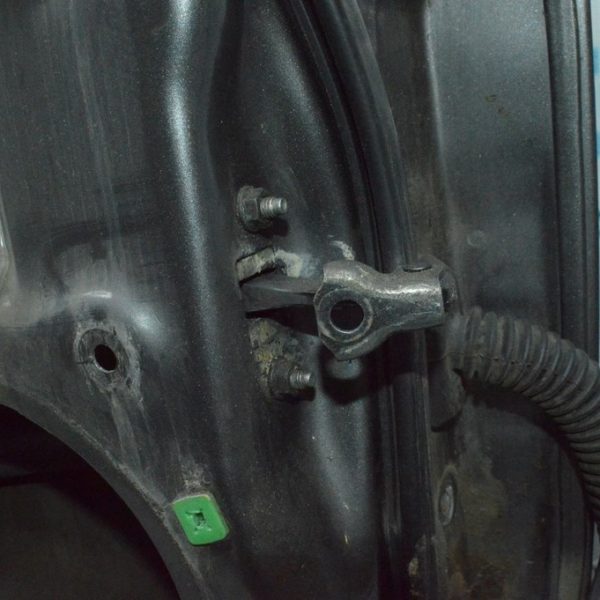 Ограничитель двери зад лев Toyota Avalon 05-12 68640-AC020