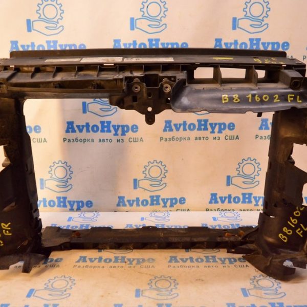 Дефлектор радиатора прав VW Passat b8 USA (02) деф.трещина 561121284