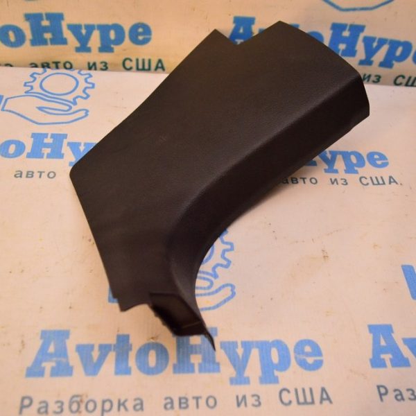 Накладка передней стойки нижняя правая VW Passat b8 USA черн 561-863-484-82V