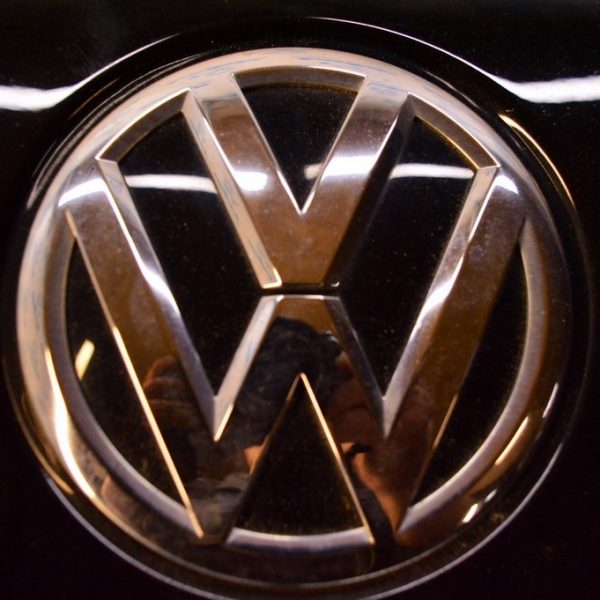 Эмблема VW крышки багажника VW Passat b8 USA 5C6853630FULM