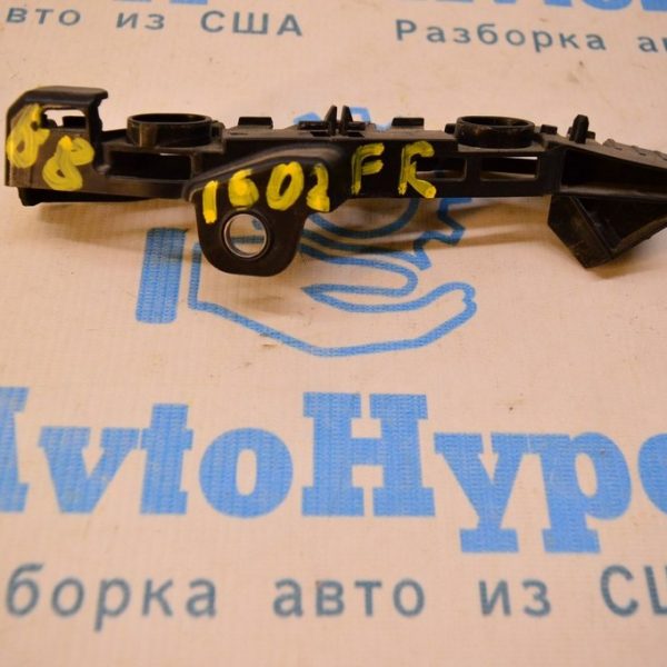 Крепление переднего бампера правое VW Passat b8 USA 561807050