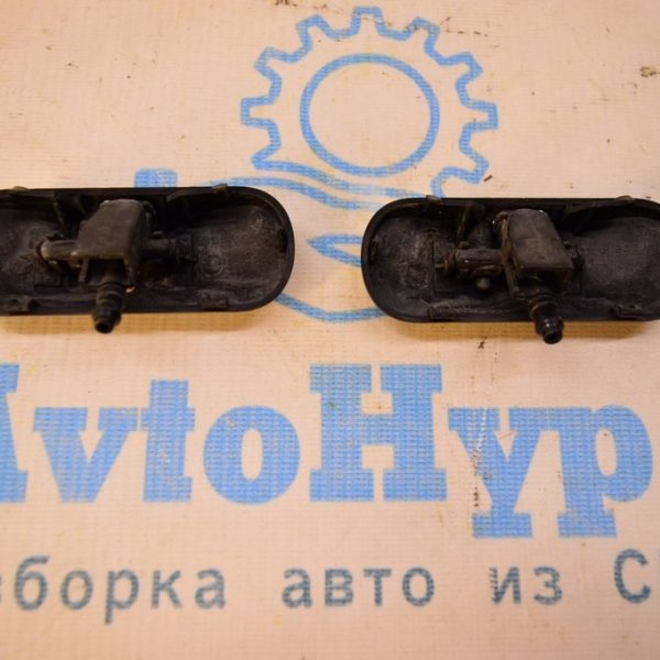 Форсунка омывателя лобового стекла лев VW Passat b8 USA 5M0-955-986C