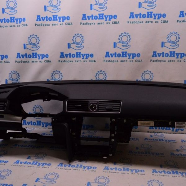 Торпедо передняя панель голая VW Passat b8 USA (02) 561857003M81X