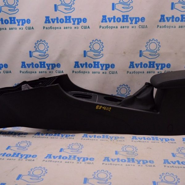 Консоль центральная (подлокотник и подстаканники) VW Passat b8 USA черн 561-853-372-C-82V