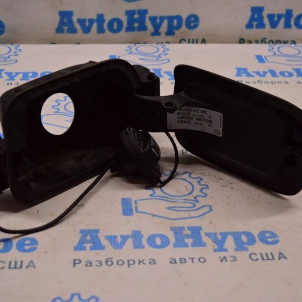 Лючок бензобака в сборе с корпусом VW Passat b8 USA 561809857EGRU