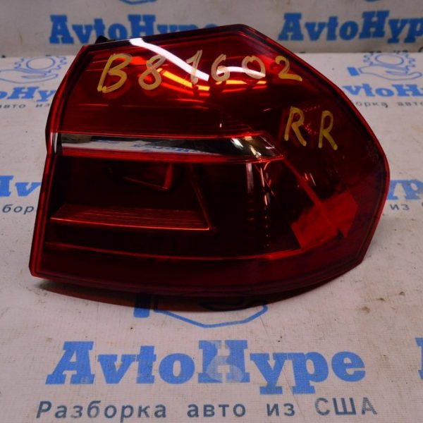 Фонарь внешний (крыло) правый VW Passat b8 USA галоген светлый (02) 561945095N