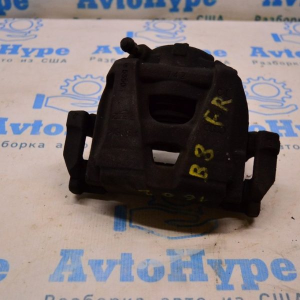 Суппорт перед прав VW Passat b8 USA 5QM615424A