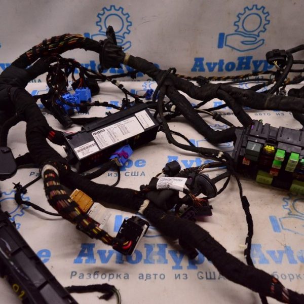 Блок предохранителей подкапотный VW Passat b8 USA (02) 5C0-937-819-Q