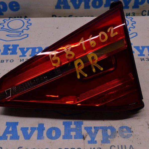 Фонарь внутренний (крышка багажника) правый VW Passat b8 USA светлый (02) 561-945-094-F