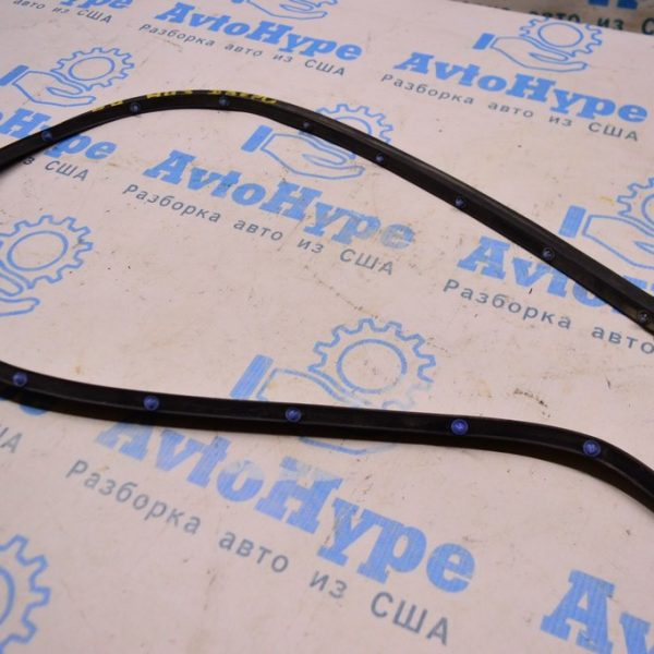 Уплотнитель двери низ зад прав VW Passat b8 USA