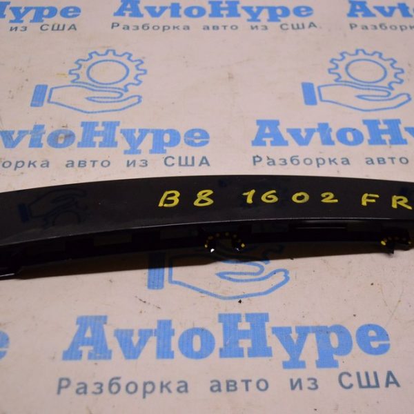 Накладка двери боковая перед прав VW Passat b8 USA (02) деф.креплений 561837902A041