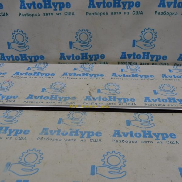 Молдинг дверь-стекло центральный зад лев VW Passat b8 USA 561839475A7Z7