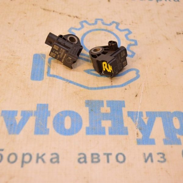 Датчик подушки безопасности задний прав VW Passat b8 USA 561959351