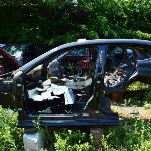 Стойка кузовная центральная левая VW Passat b8 USA (02) черн цвет 561-809-835