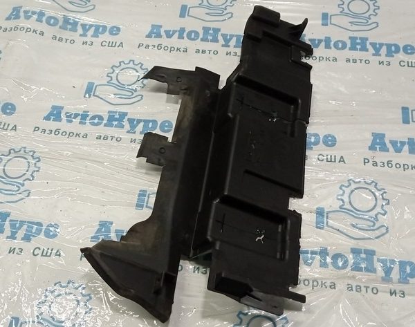 Дефлектор радиатора правый внутренний Chrysler 200 15-17 2.4 68381754AA