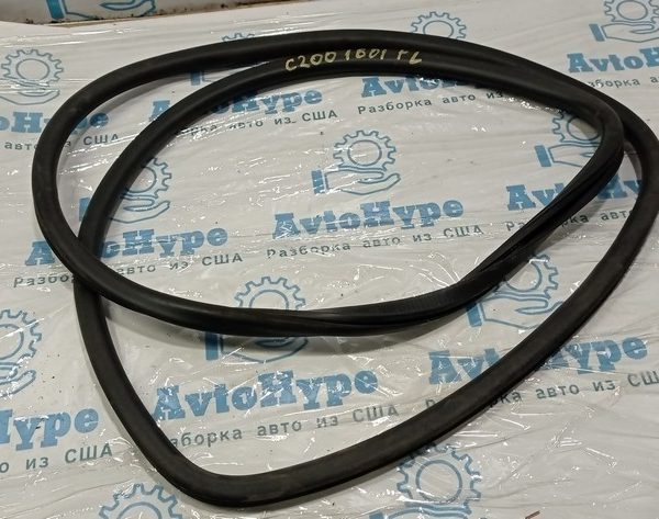 Уплотнитель дверного проема перед лев Chrysler 200 15-17 68145007AB
