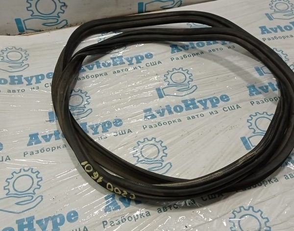 Уплотнитель крышки багажника Chrysler 200 15-17 68144960AD