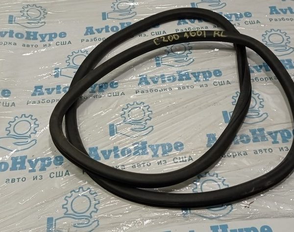 Уплотнитель дверного проема зад лев Chrysler 200 15-17 68144971AB